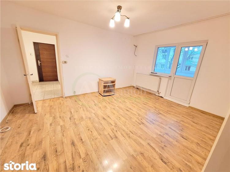 Apartament 2 camere, etaj 2 din 4, nemobilat , cu centrala, Piata Sud - 8