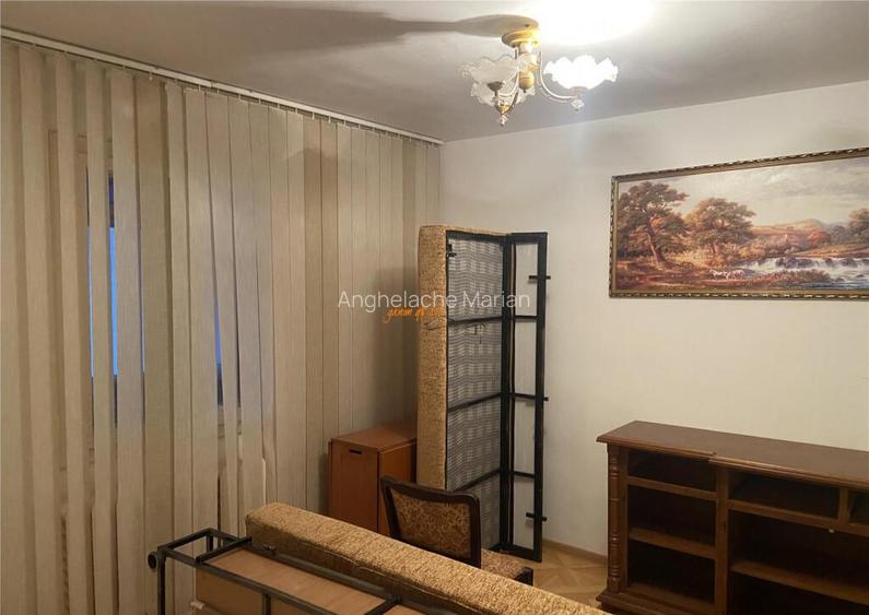 Apartament 3 camere , zona cartier Sud , et 2/4, decomandat,
