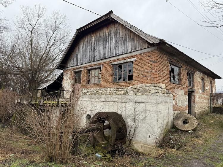 Teren + Cladire in sat Chitid - 8