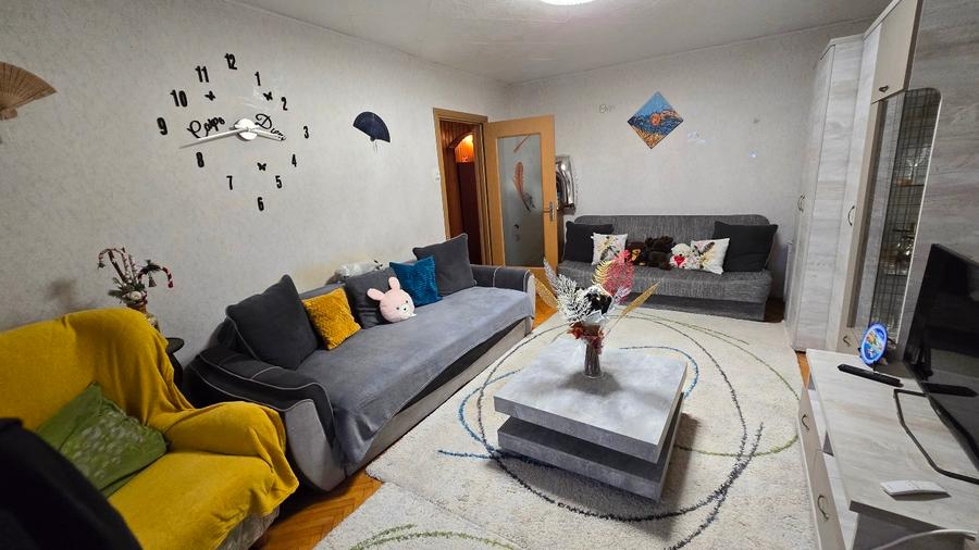 Vând apartament 3 camere Alfa etaj 1 - 1