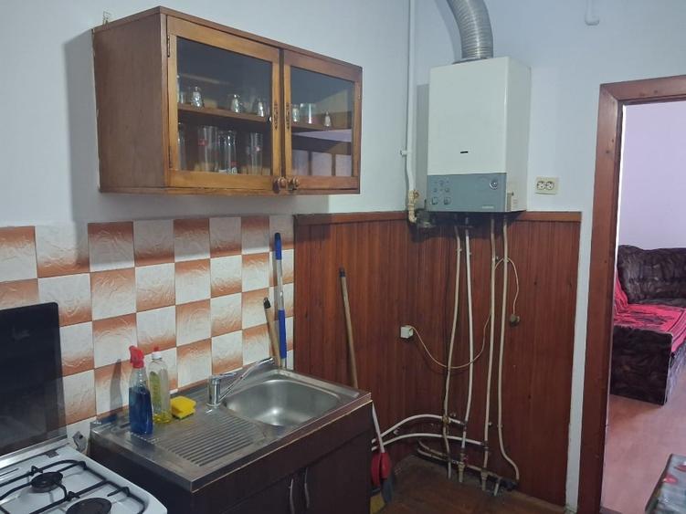 Vând apartament 2 camere în clădire istorică - 1
