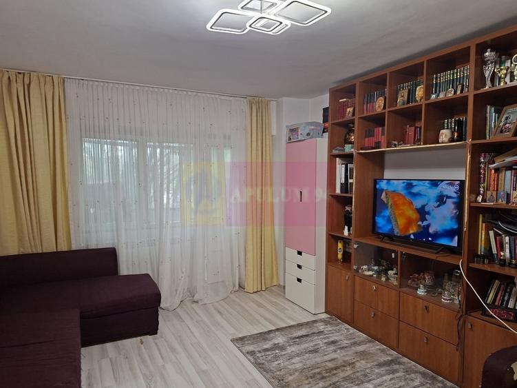 Gaesoniera  Aparatorii Patriei, la Universitataea Spiru Haret - 1