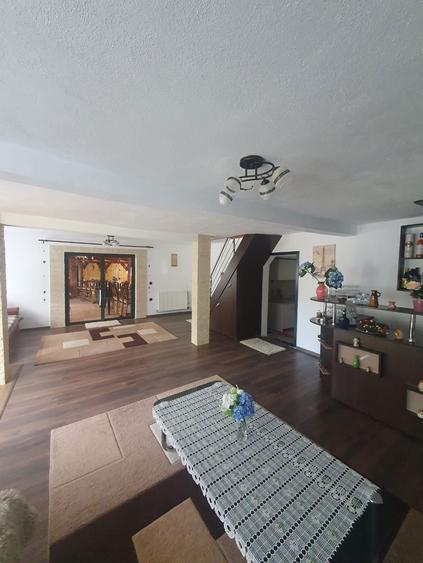 Cabana spatioasa de inchiriat - 8