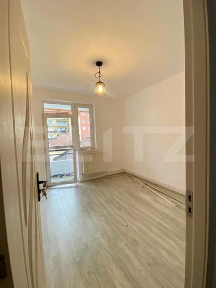 Apartament cu 2 camere, decomandat in zona Centrala a Brasovului - 2