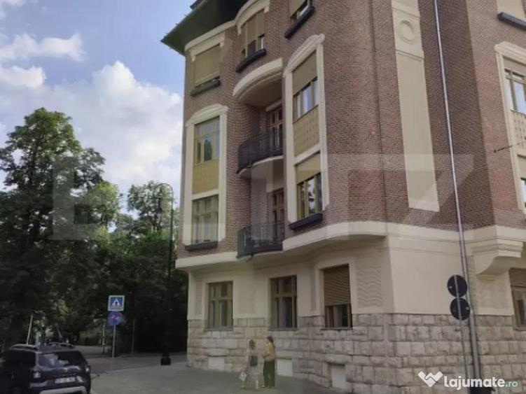 Apartament renovat complet situat in zona ultracentrala in c - 2