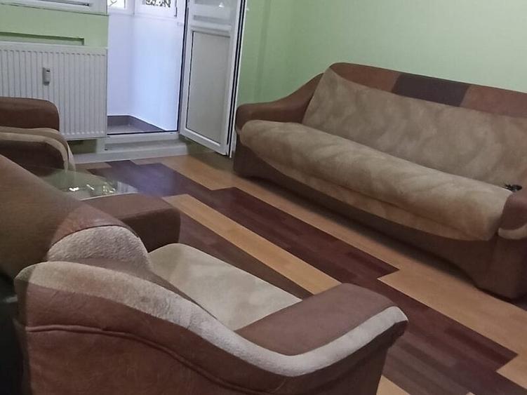 Apartament cu 3 camere semidecomandat în Brâncoveanu
