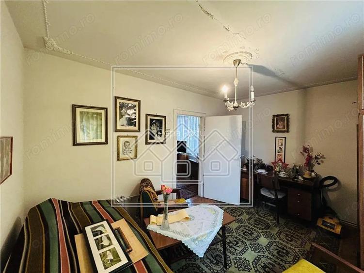 Ap cu 2 camere, balcon, etaj 3 4, zona Terezian