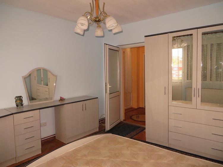 Apartament cu 2 camere de inchiriat etaj 1, zona centrala - 1