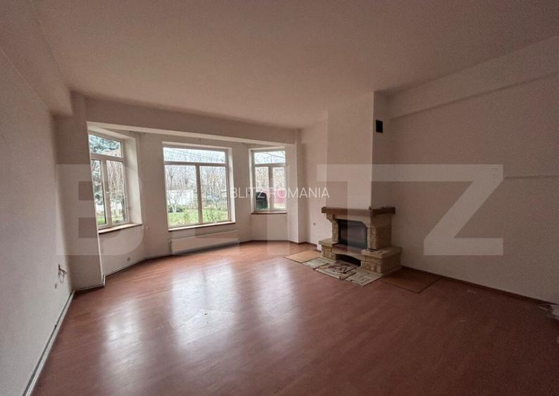 Casa cu 7 camere, 4 bai, 330 mp, 900 mp curte, zona Ford