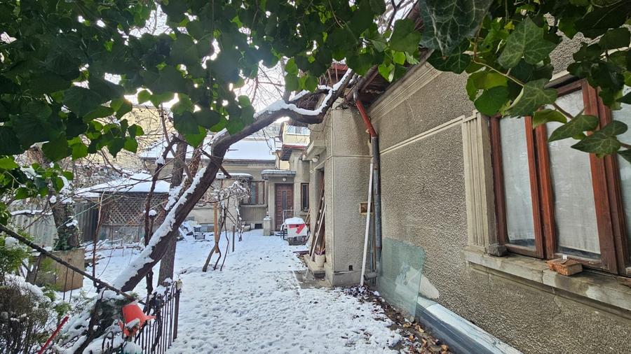 Teren patrat, strada linistita langa Ciuperca Domenii - 8