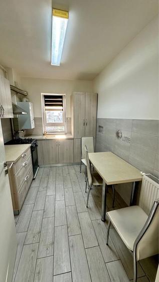 Se inchiriaza proprietar apartament vizavi mall Coresi Tractoru - 1