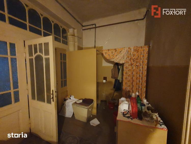 Apartament cu 5 camere nedecomandat, mobilat în Central