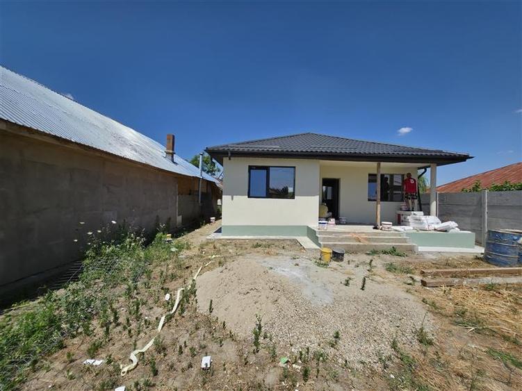 Casa noua la gri - Gostinari - 3 camere - 110mp - 700mp teren - - 4