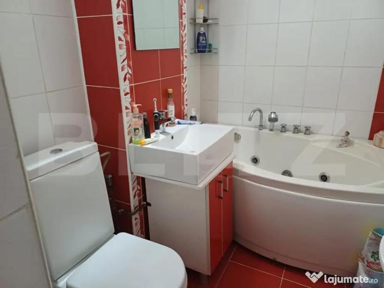 Apartament de vanzare, cu 3 camere, 70 mp, zona Revolutiei - 4