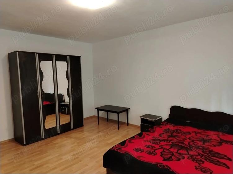 Propr. ofer ptr. inchiriere gars. 35 mp,ptr.minim un an de zile,la 375 E luna,la Eroii Revolutiei - 4