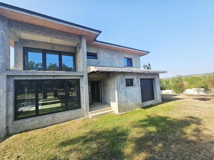 Vilă luminoasă, 4 camere, cu teren generos – Com. Plopu - 12