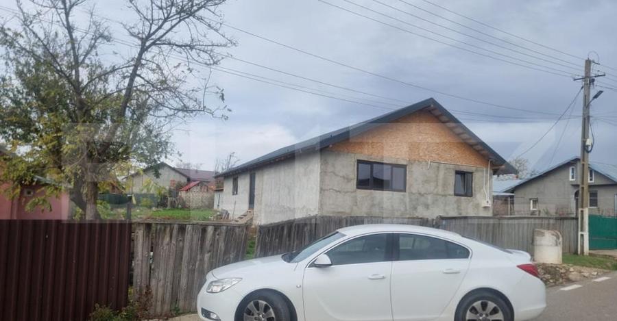 CASA LA ROSU CU TEREN - 6