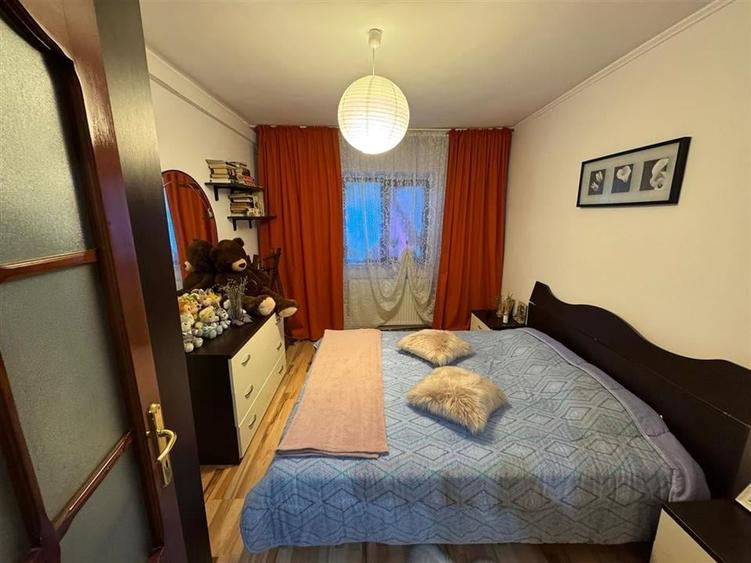 Apartament 3 camere, etaj 3 , zona Liceul Pedagogic, mobilat - 9