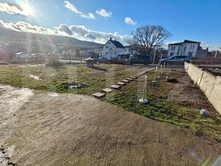 Casa Individuala la intare in Chinteni/ 280mp/teren 500mp/ partial finisata - 2