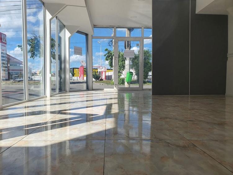 Inchiriez spatiu comercial in zona centrala. - 6