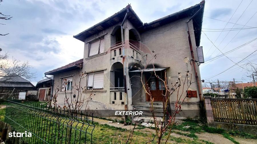 Casa din caramida cu teren generos de 2460 mp si anexe, in Borlesti - 2