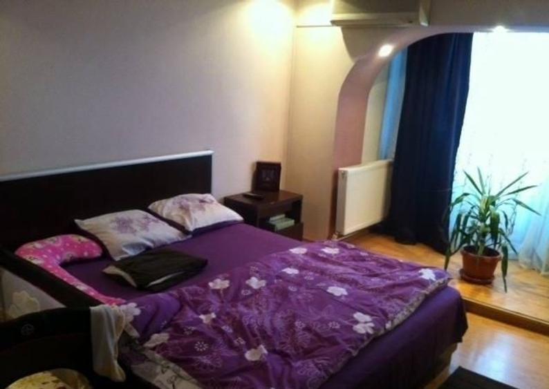 Apartament cu 3 camere decomandat în Sârbi
