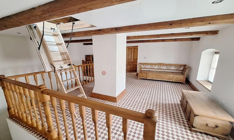 Casa saseasca cu teren generos - 12