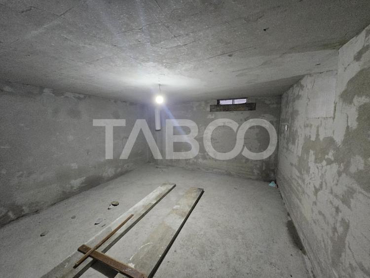 Casa de vacanta de vanzare 278mp curte 855mp Valea Avrigului - 21