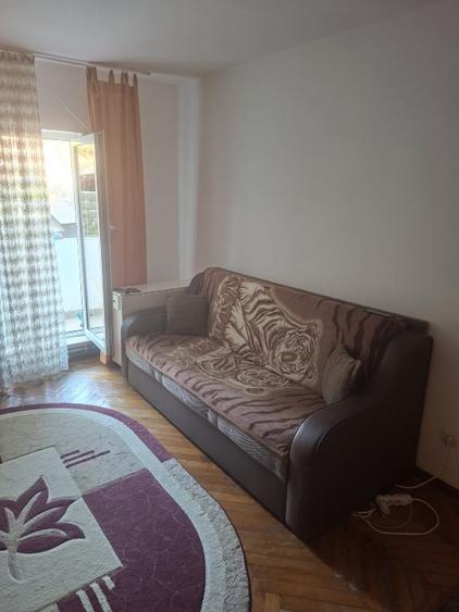  Propietar inchiriez apartament 2 camere semidecomandat  - 2