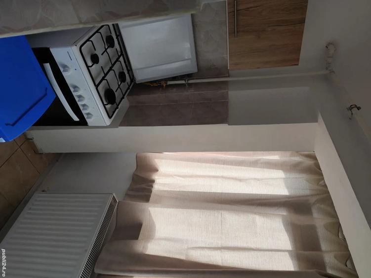 Proprietar ofer apartament curat centrala proprie bloc stradal Soveja 98 Garantie 100 euro! - 2