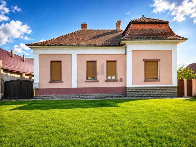 Casa solida plus gradina matura intr-o zona linistita in centrul Varias - 5