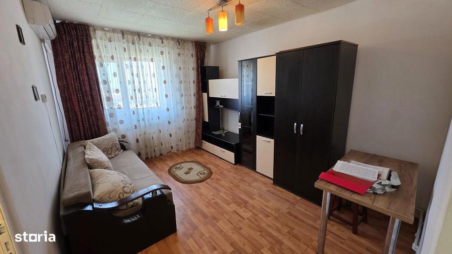 Vand garsoniera et. 4 zona Spital - 1