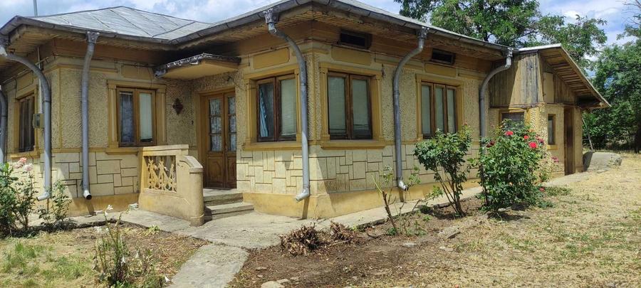 Casa de vanzare ,800 mp. teren str. Dreptatii Rm. Sarat - 2