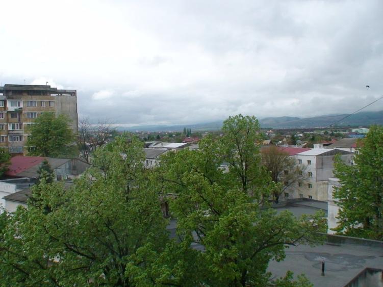 PIAȚA SUD, 3 camere decomandat, 82 mp, etaj 7 din 10, vedere superbă, renovat - 1