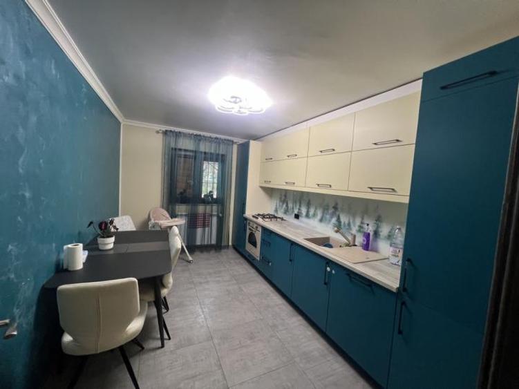 Apartament cu 2 camere semidecomandat, mobilat în Tei