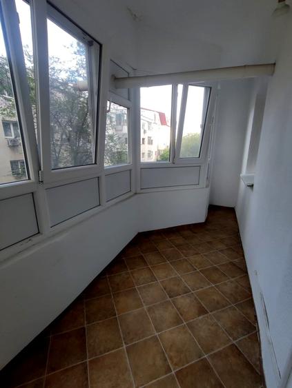 Garsonieră decomandată, mobilată în Nicolina
