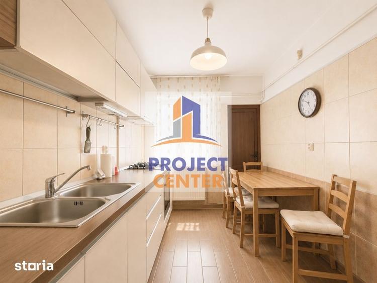 Apartament cu 3 camere decomandat, mobilat în Central — fotografia 3