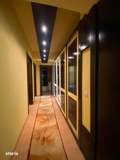 Apartament cu 3 camere decomandat în Calea București