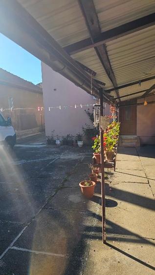 Duplex cu 5 camere cu Canalizare în Central