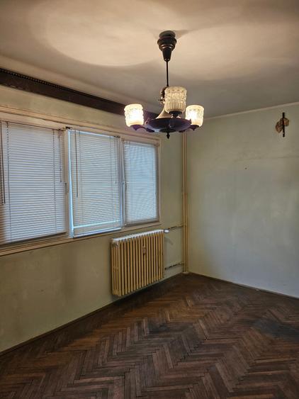 Apartament cu 3 camere semidecomandat în Titan