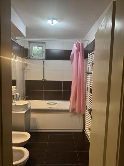 Apartament cu 3 camere semidecomandat în Grigorescu