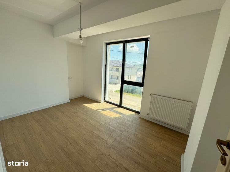 Apartament cu 3 camere decomandat în Hlincea