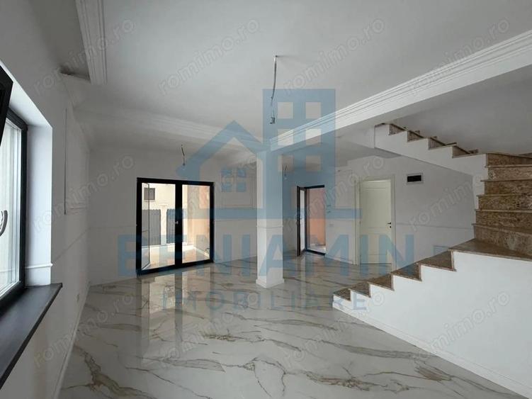 Casă cu Teren 370 Mp în Est