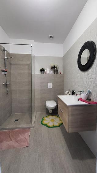 Casă cu 5 camere cu Teren 97 Mp în Central