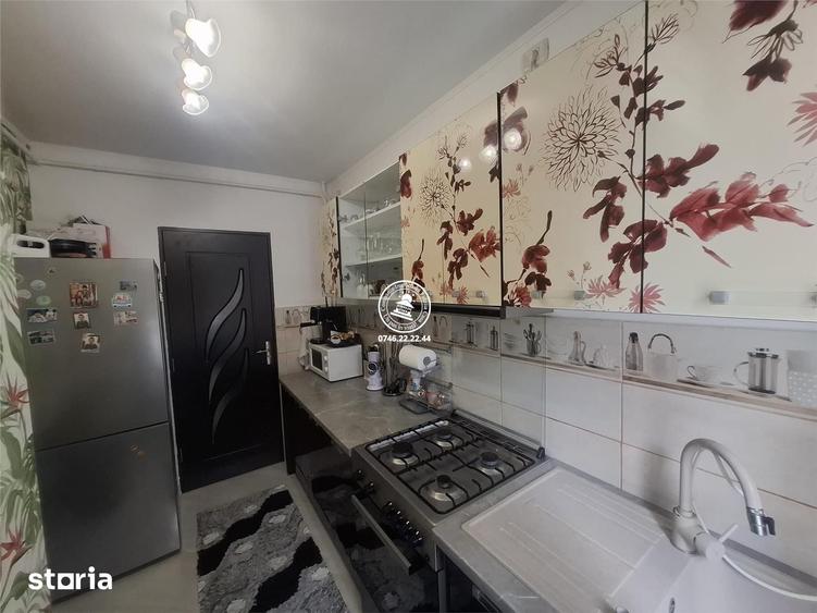 Apartament cu 3 camere semidecomandat în Tătărași