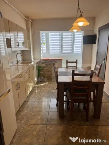 Apartament cu 3 camere decomandat în Central