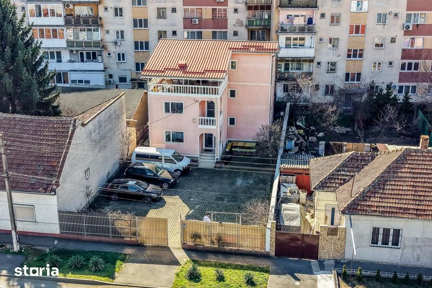 Casă cu 7 camere cu Teren 415 Mp în Șega