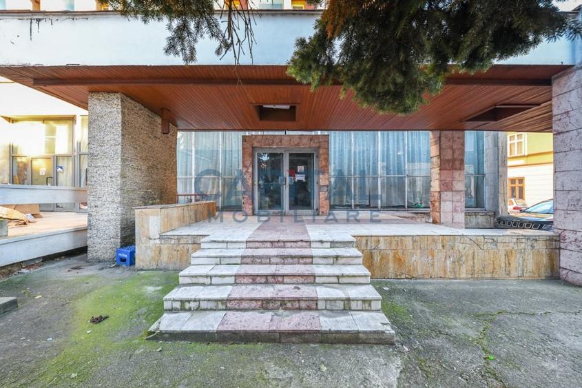 De vanzare Hotel, nefunctional, 70 camere + teren 3590 mp. - 2