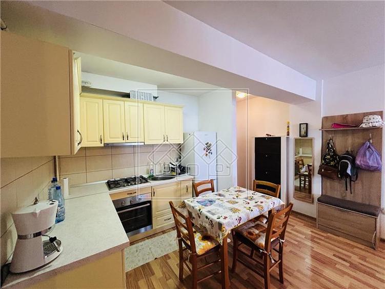 Apartament cu 2 camere decomandat în Exterior Sud