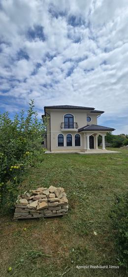 Casa noua cu etaj, zona Rediu - 1